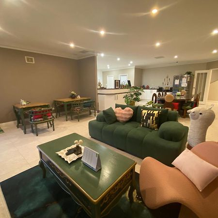Sunny Ocean View Retreat Apartment Пърт Екстериор снимка