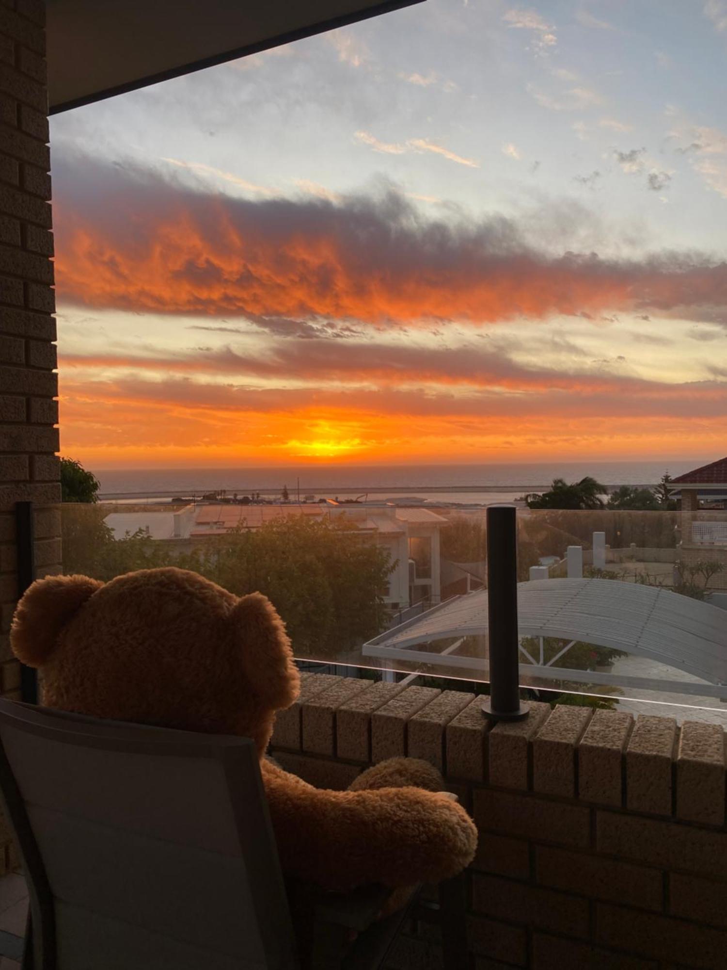 Sunny Ocean View Retreat Apartment Пърт Екстериор снимка